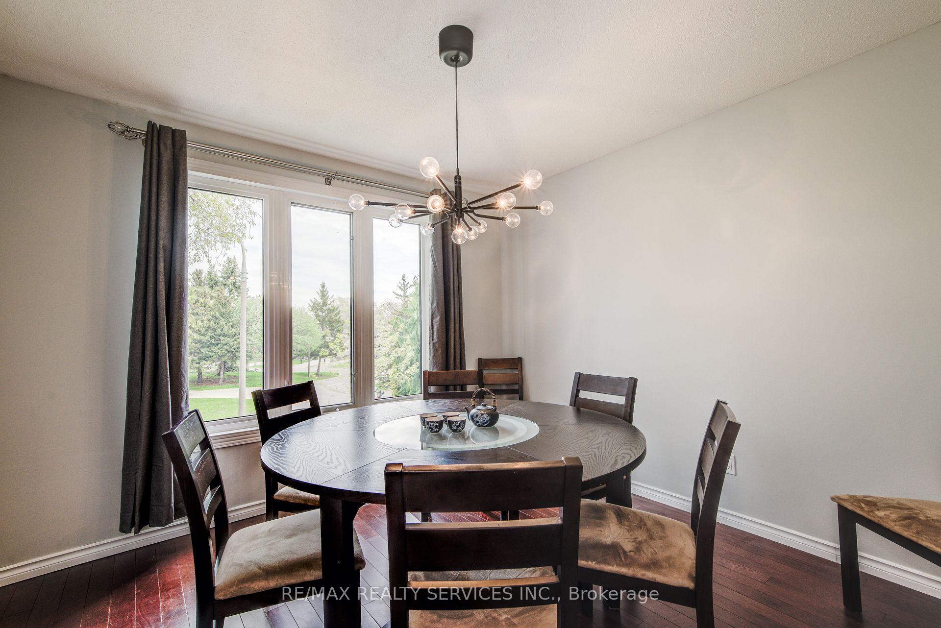 Photo 19 of 128 Albion Court, Kitchener — HOMEH