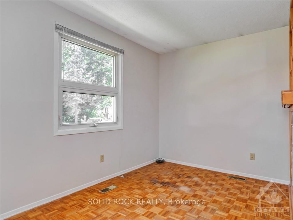 Photo 10 of 143 Rothesay Drive, Ottawa, Kanata - Glencairn/Hazeldean — HOMEH