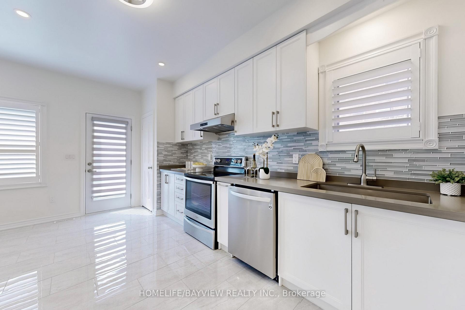 Photo 16 of 103 Bur Oak Avenue, Markham, Berczy — HOMEH