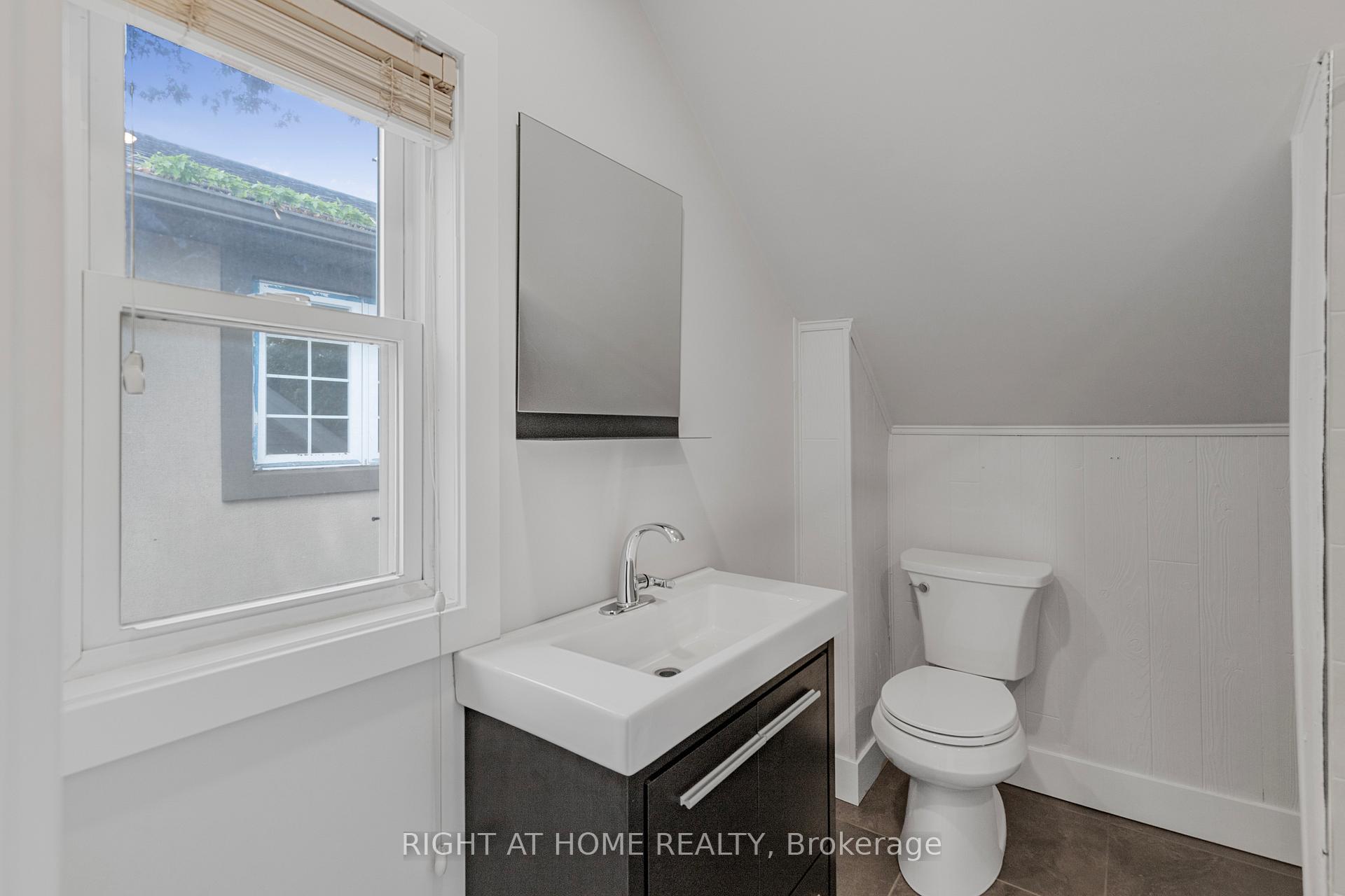 Photo 15 of Unit 1, 166 Julian Avenue, Hamilton, Normanhurst — HOMEH