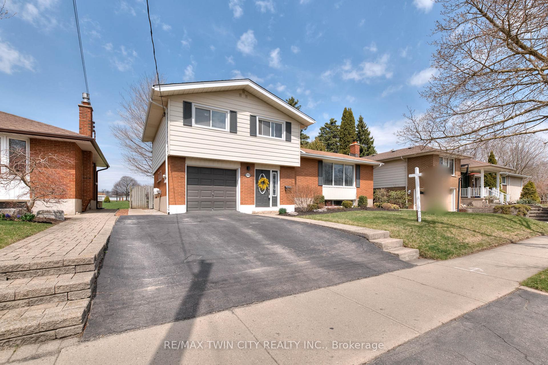 Photo 2 of 248 Kenneth Avenue, Kitchener — HOMEH
