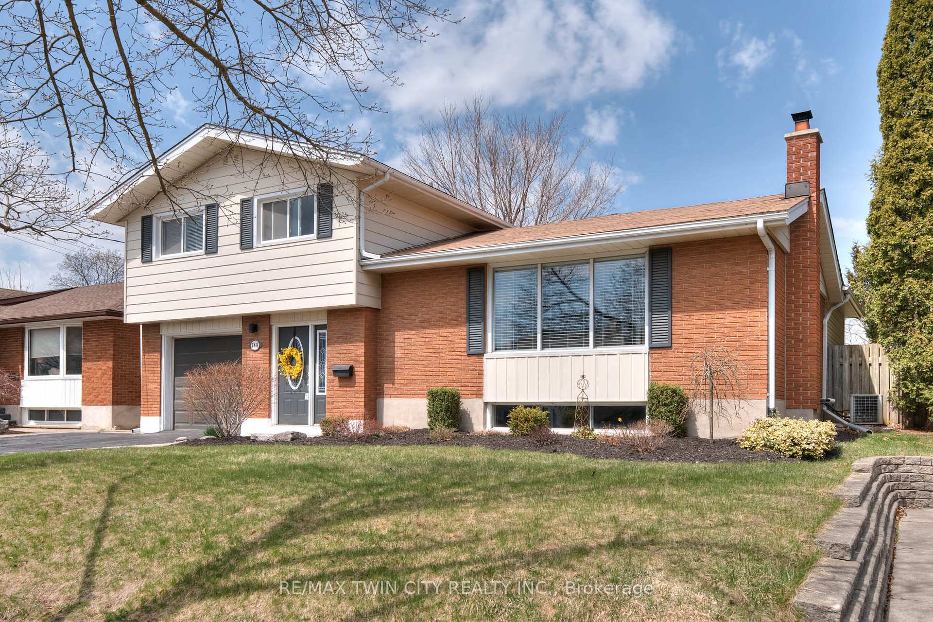 Photo 3 of 248 Kenneth Avenue, Kitchener — HOMEH