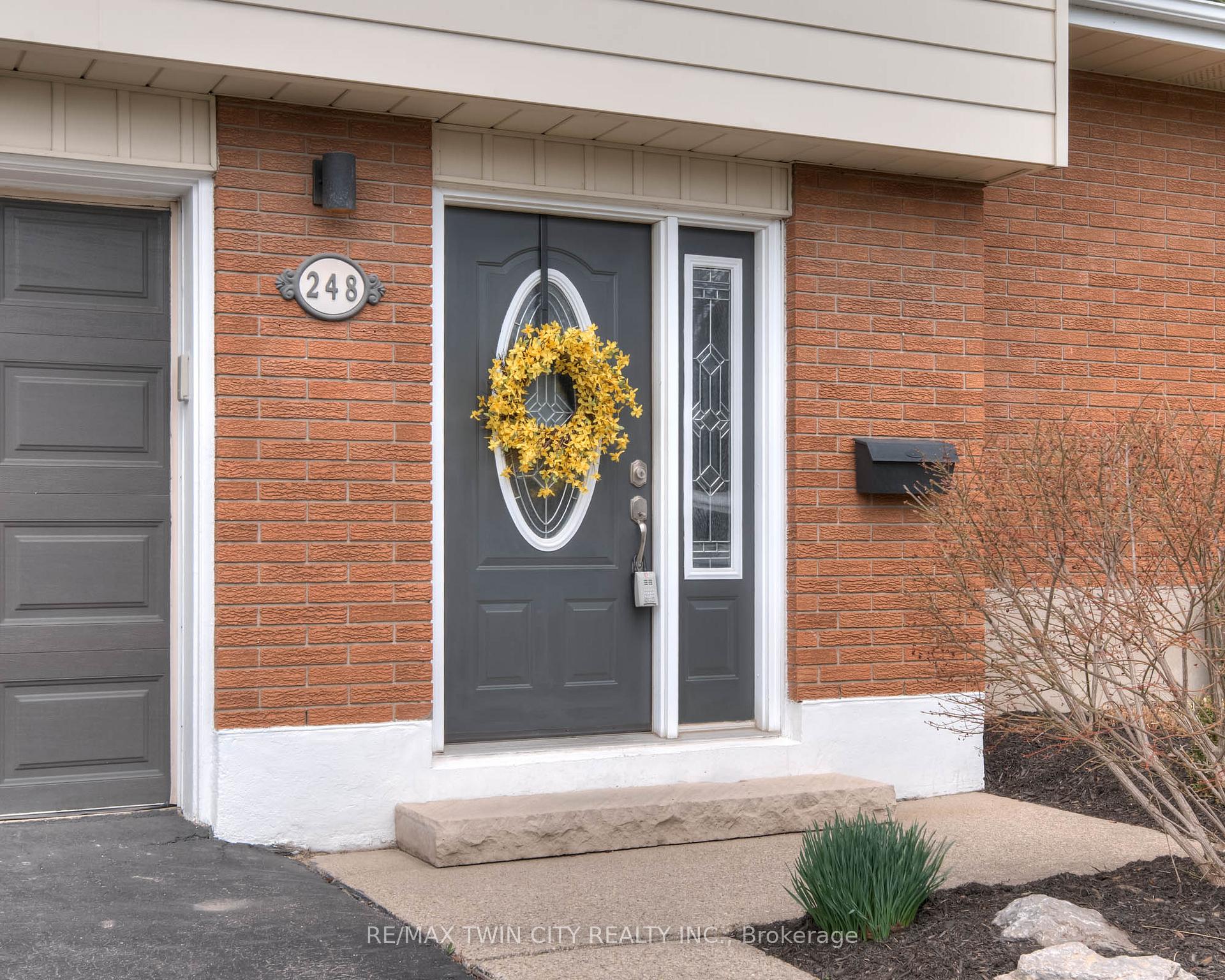 Photo 4 of 248 Kenneth Avenue, Kitchener — HOMEH