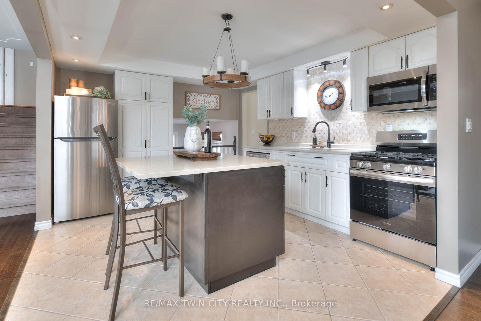 Photo 14 of 248 Kenneth Avenue, Kitchener — HOMEH