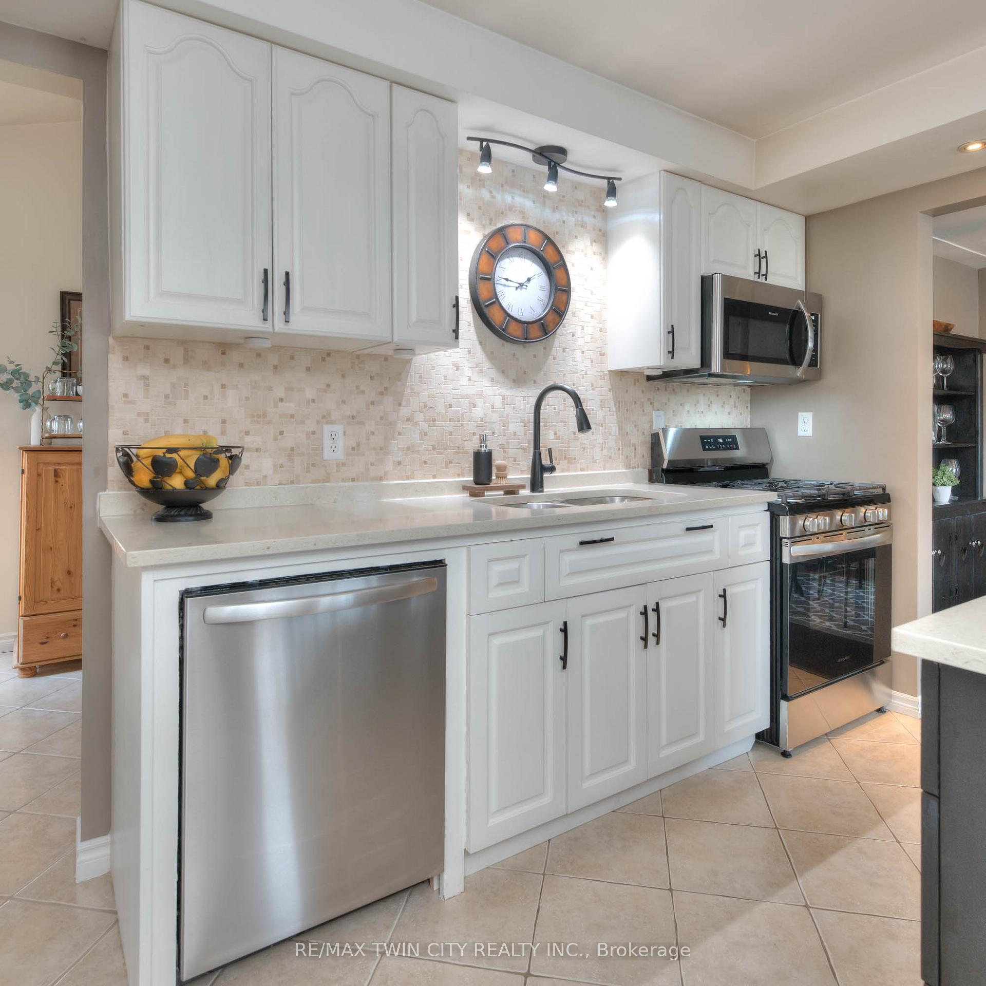 Photo 17 of 248 Kenneth Avenue, Kitchener — HOMEH