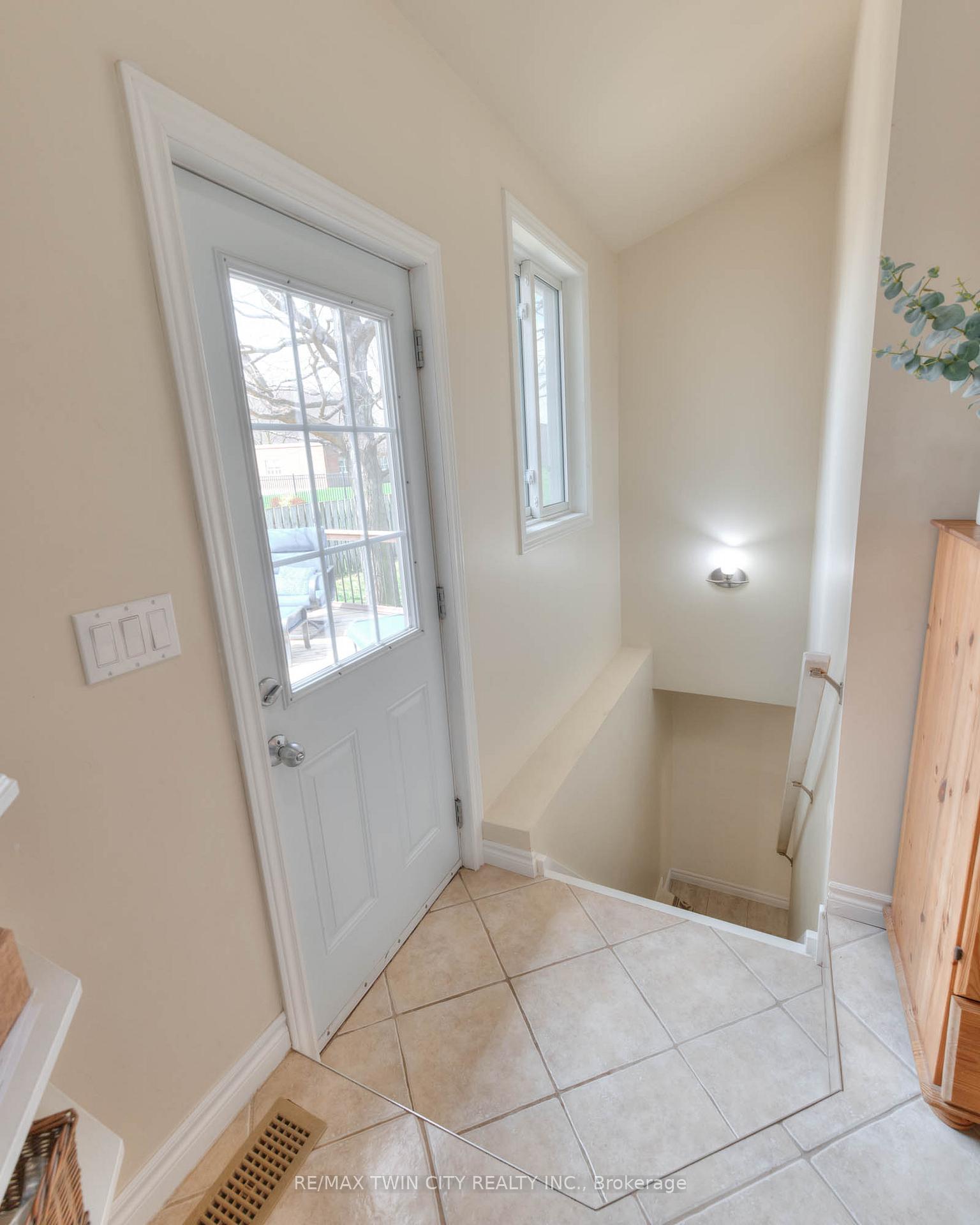 Photo 21 of 248 Kenneth Avenue, Kitchener — HOMEH