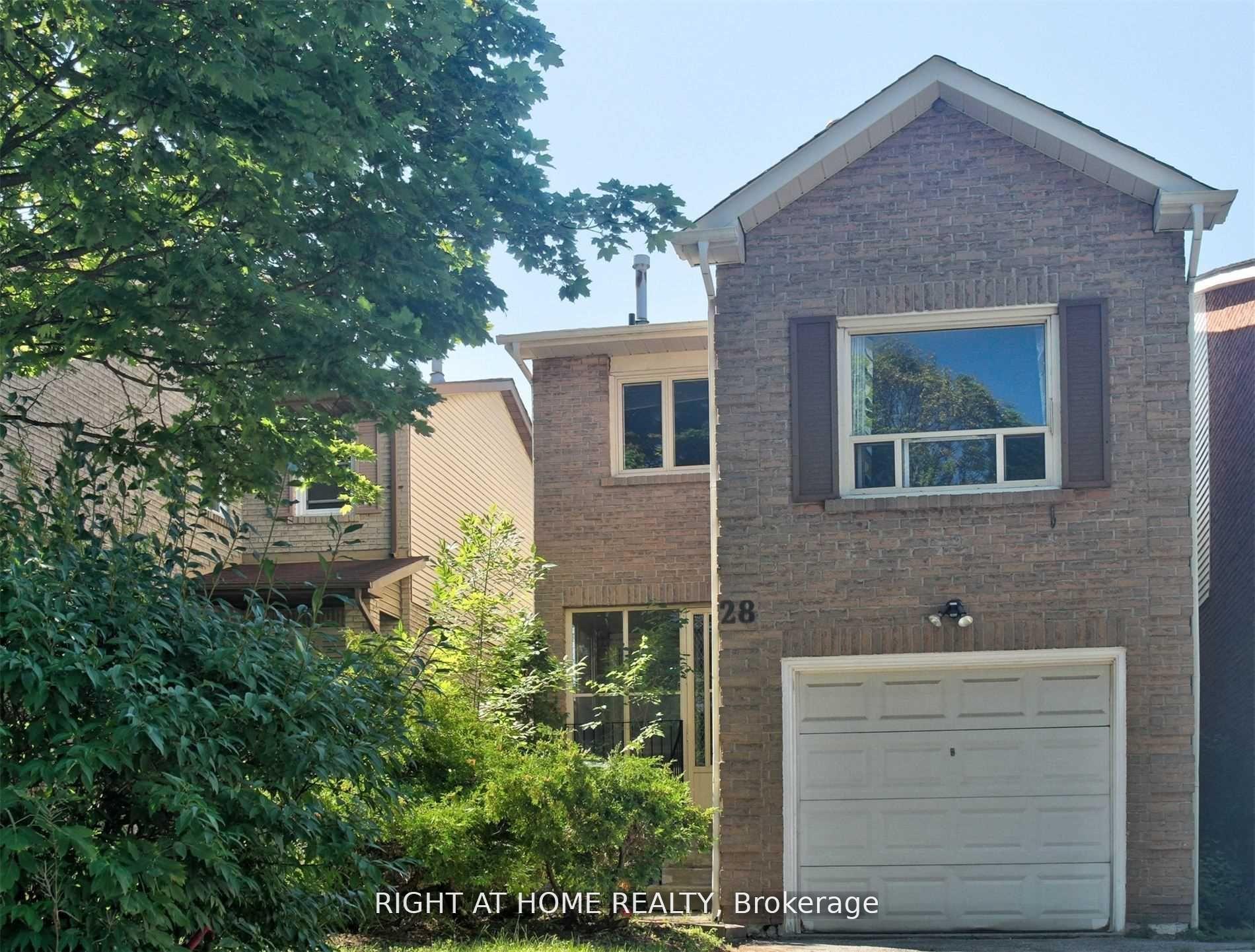 Photo 2 of 28 Baywood Court, Markham, Royal Orchard — HOMEH