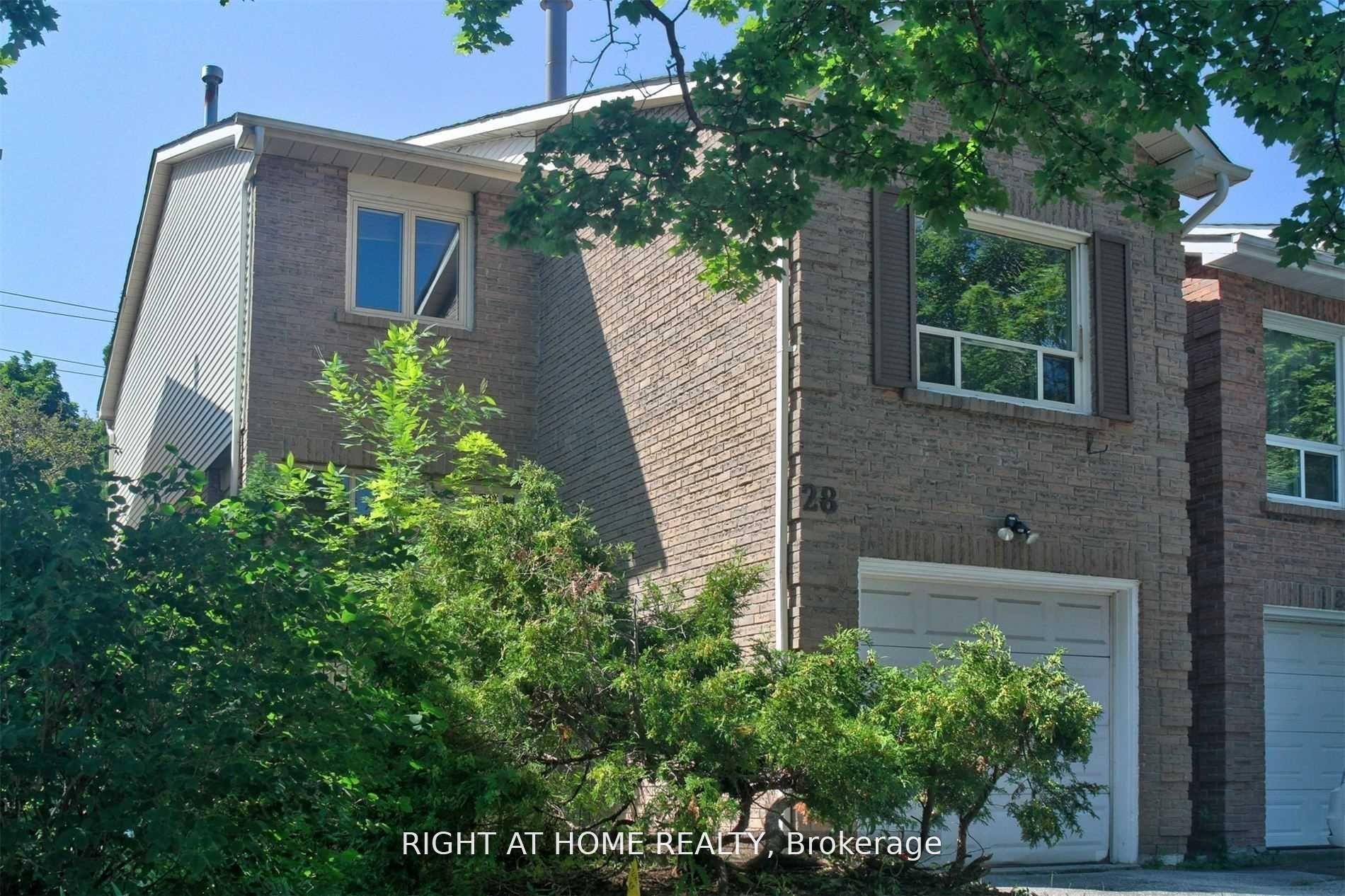 Photo 3 of 28 Baywood Court, Markham, Royal Orchard — HOMEH