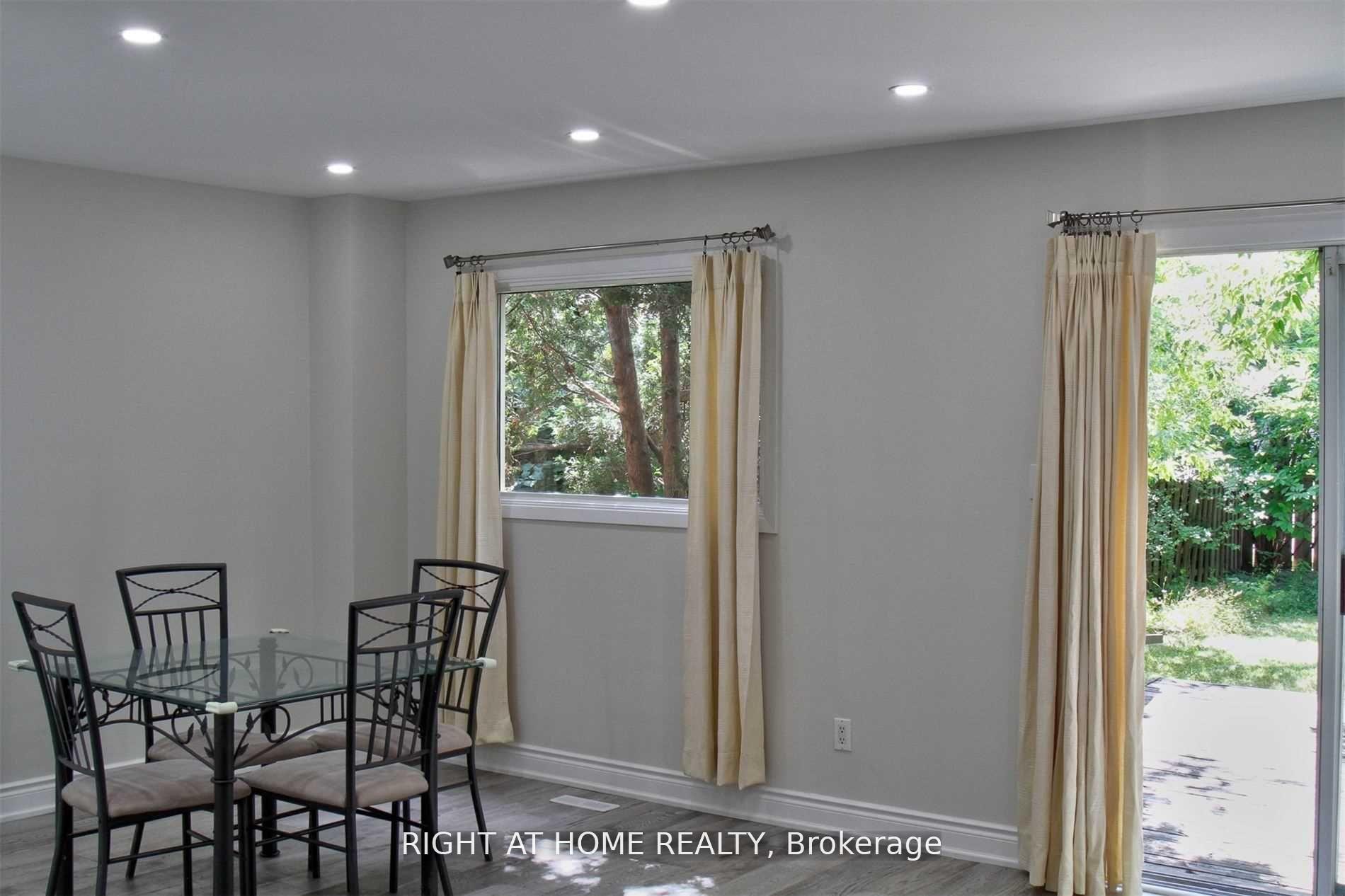 Photo 6 of 28 Baywood Court, Markham, Royal Orchard — HOMEH