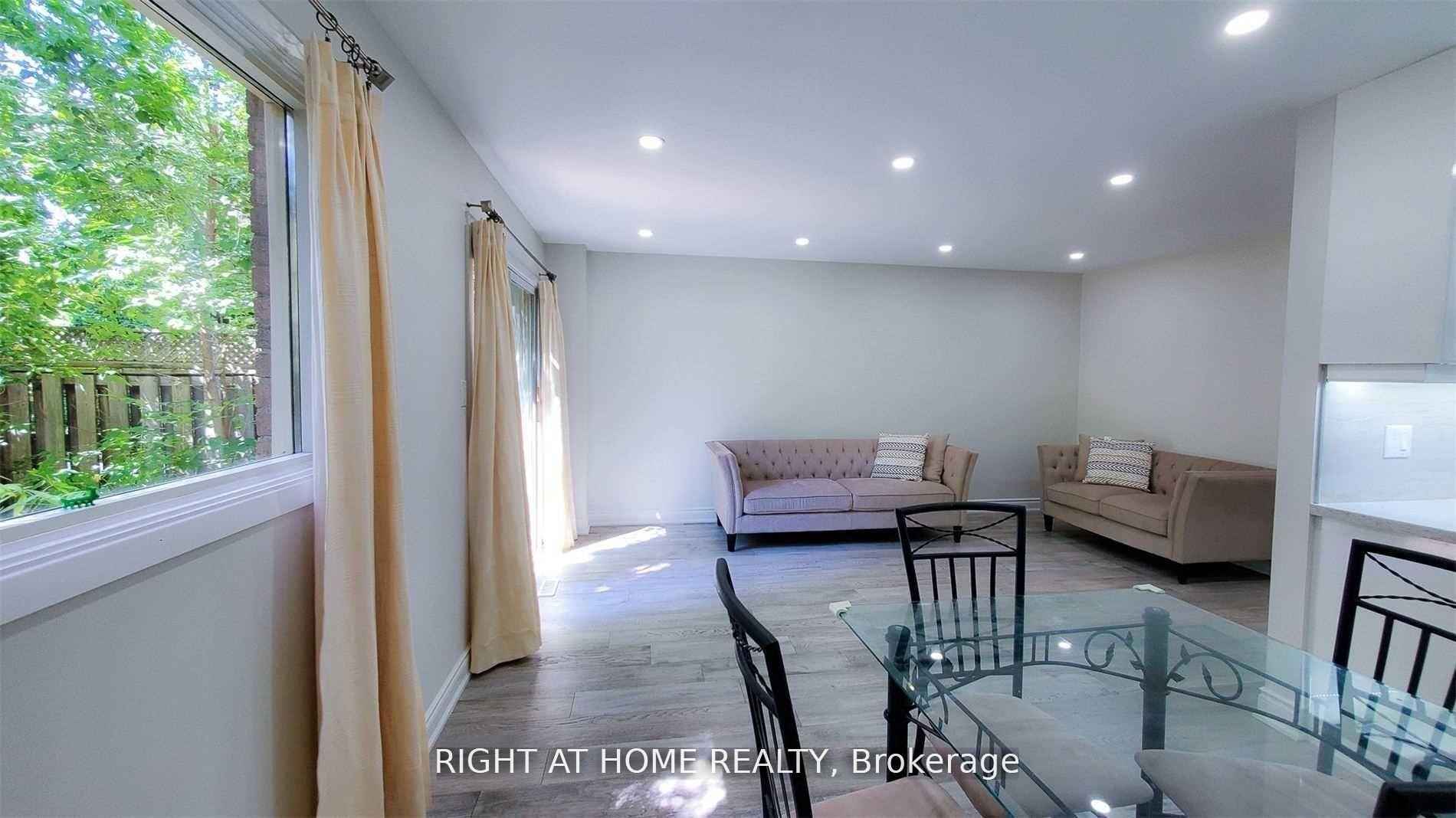 Photo 7 of 28 Baywood Court, Markham, Royal Orchard — HOMEH