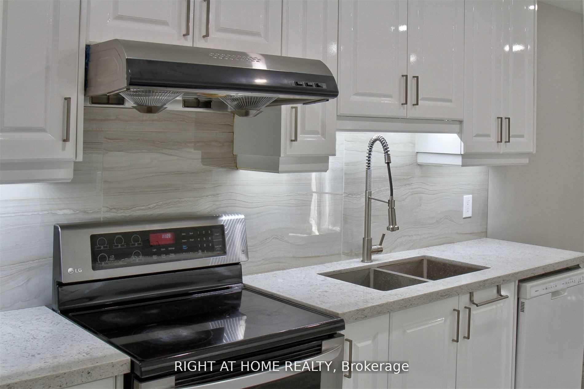 Photo 11 of 28 Baywood Court, Markham, Royal Orchard — HOMEH