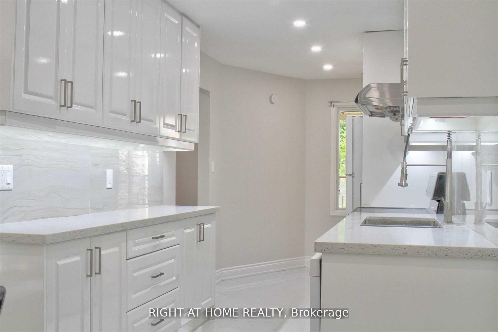 Photo 13 of 28 Baywood Court, Markham, Royal Orchard — HOMEH