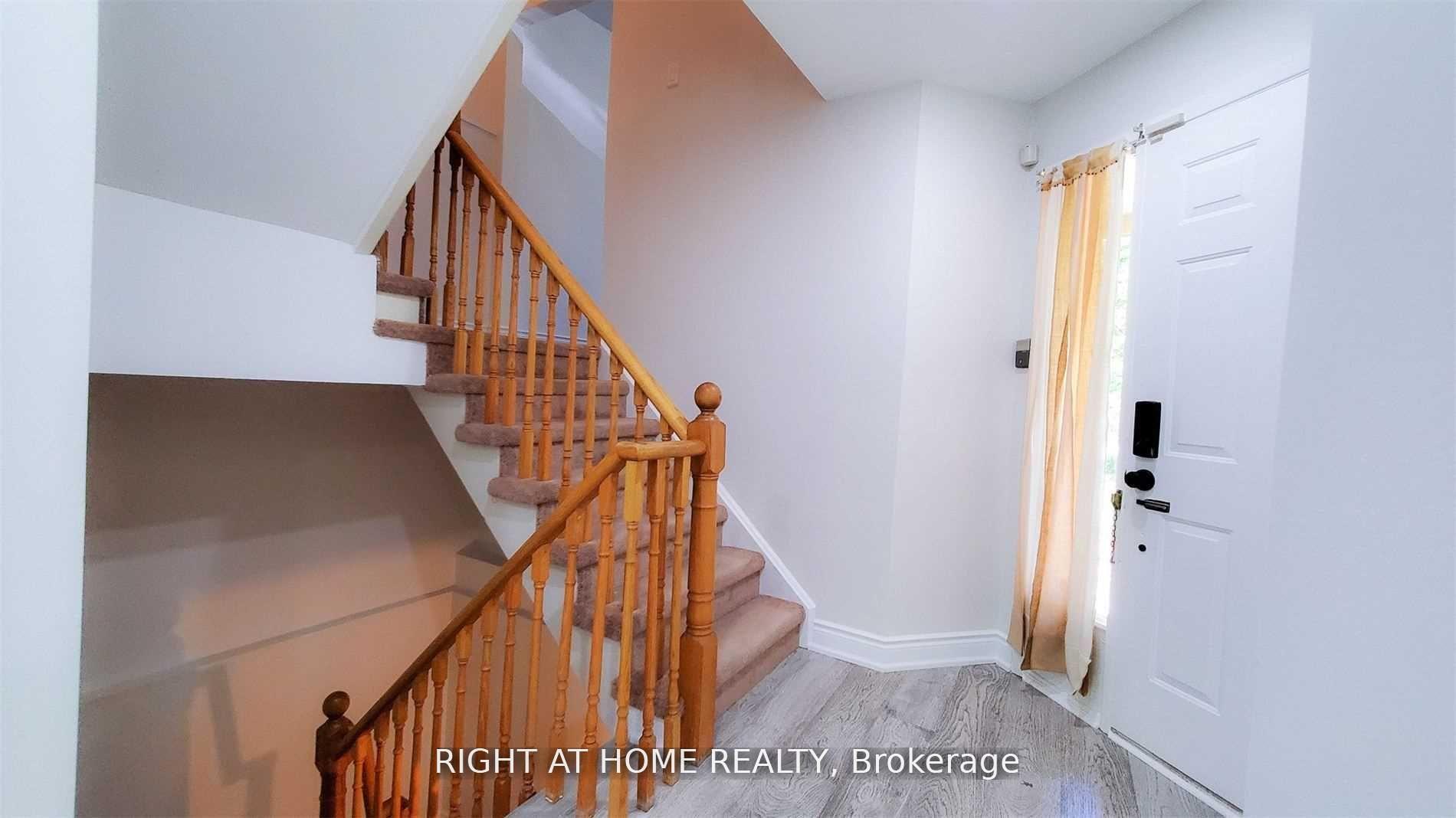Photo 15 of 28 Baywood Court, Markham, Royal Orchard — HOMEH