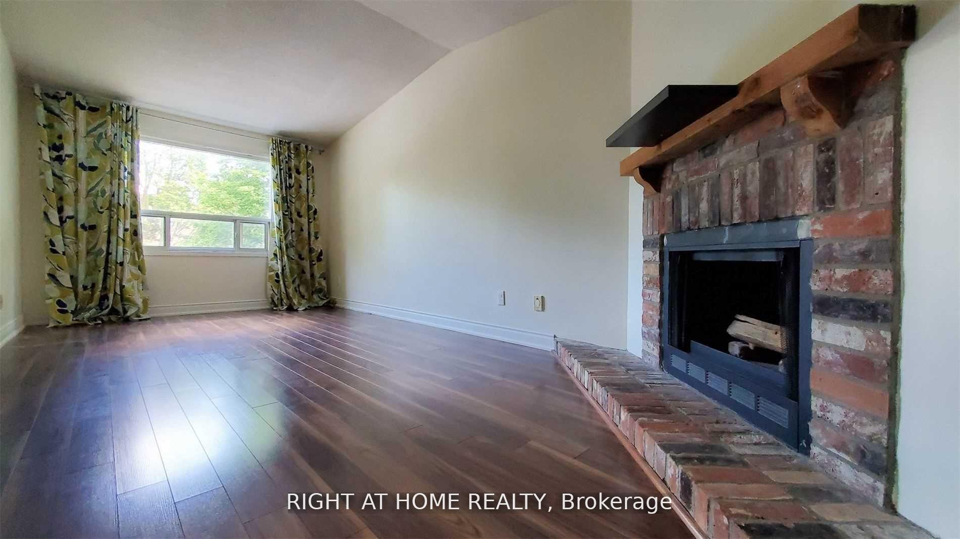 Photo 16 of 28 Baywood Court, Markham, Royal Orchard — HOMEH