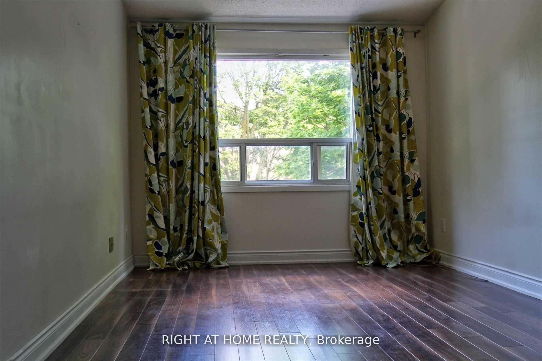 Photo 17 of 28 Baywood Court, Markham, Royal Orchard — HOMEH