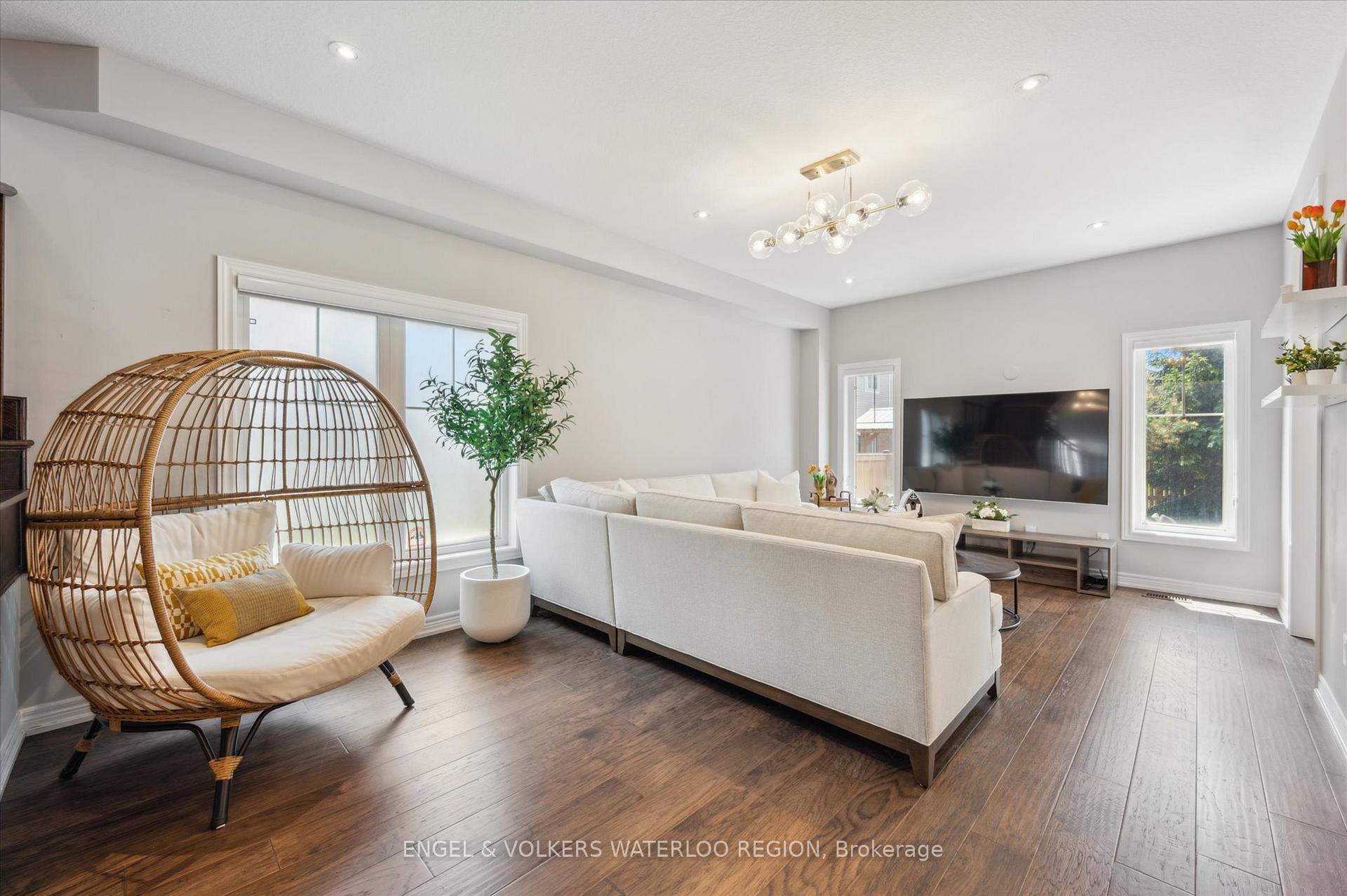 Photo 8 of 60 Condor Street, Kitchener — HOMEH