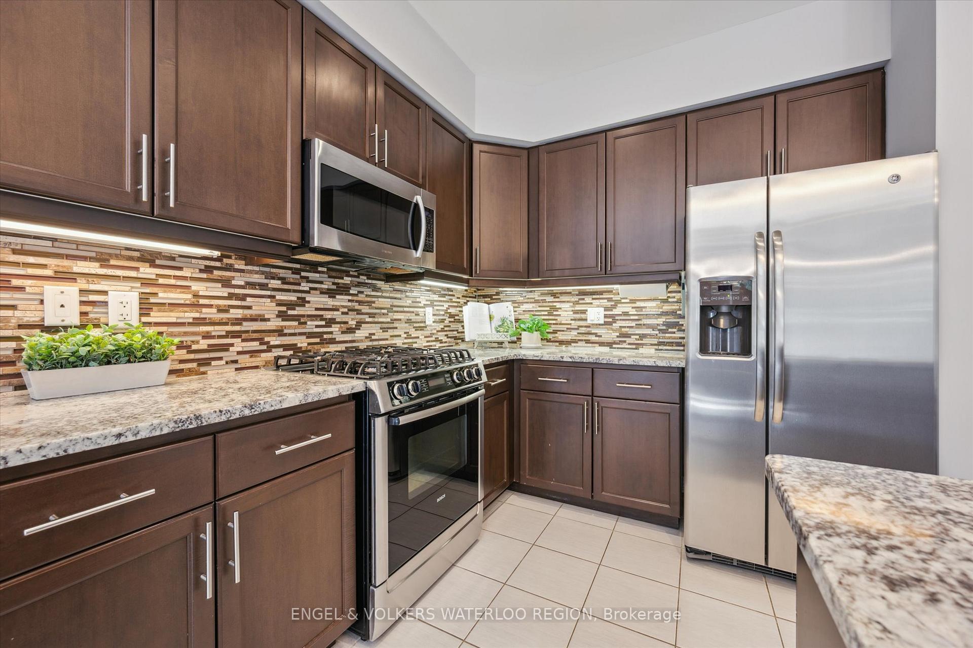 Photo 14 of 60 Condor Street, Kitchener — HOMEH