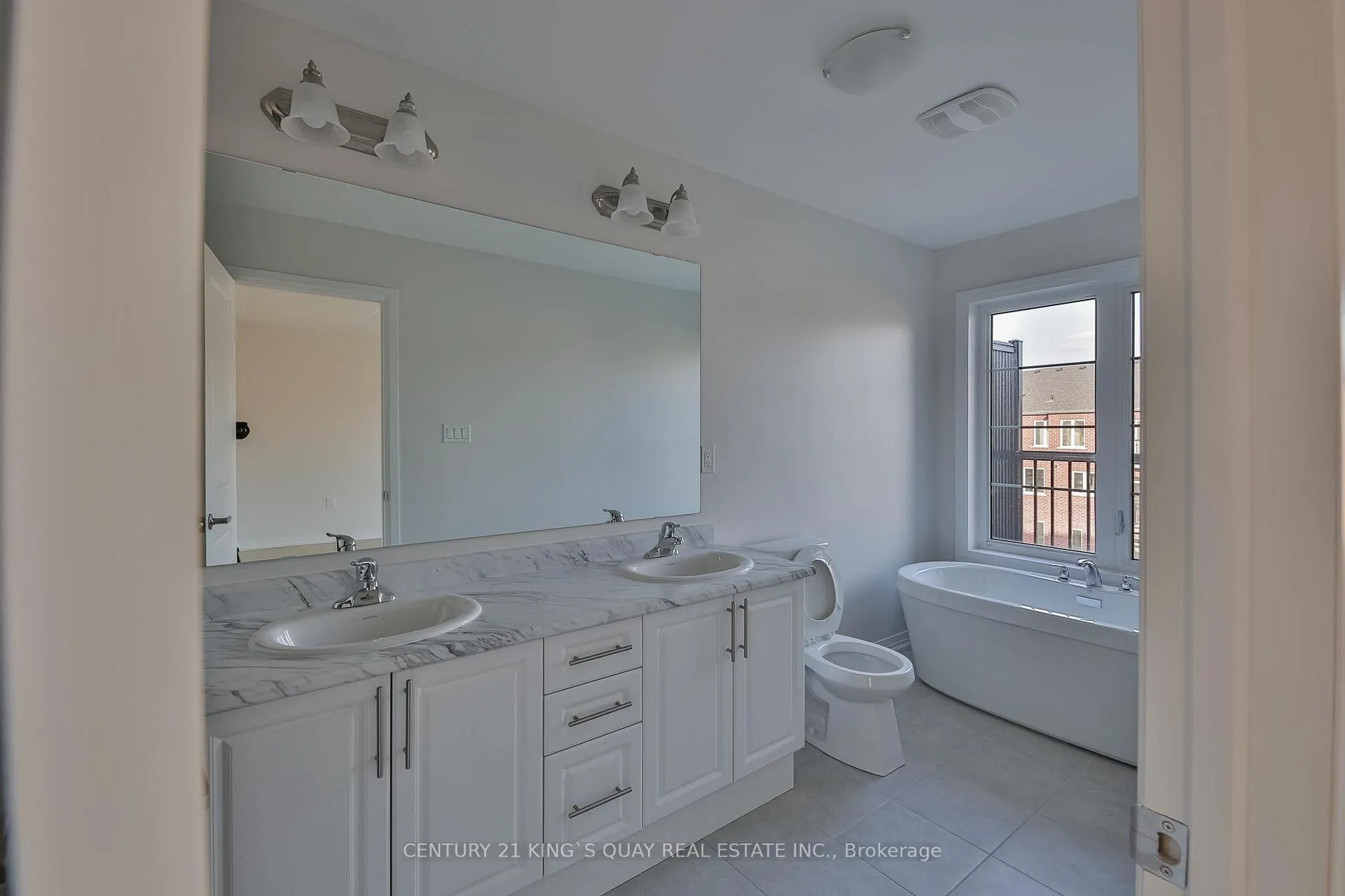 Photo 10 of 35 Floyd Ford Way, Markham, Box Grove — HOMEH