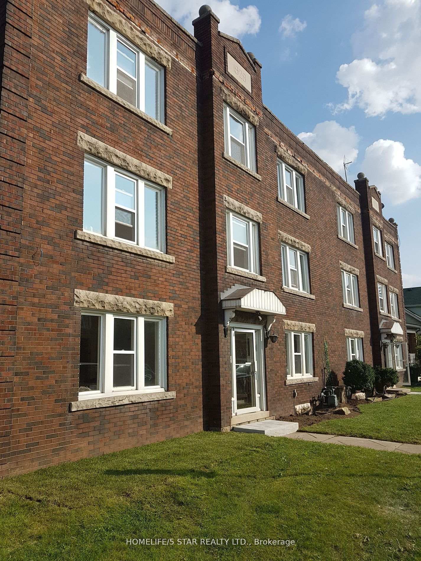 Photo 1 of Unit 8, 7 Connaught Avenue S, Hamilton, Stipley — HOMEH