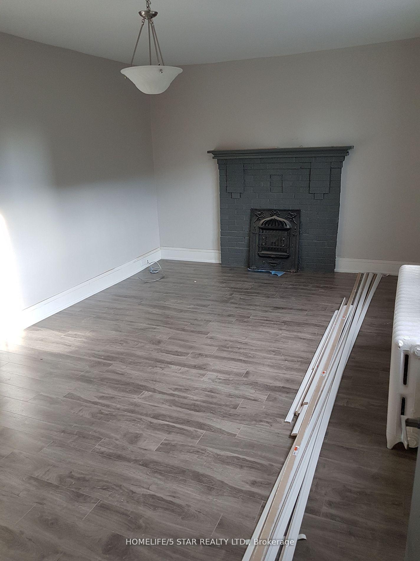 Photo 3 of Unit 8, 7 Connaught Avenue S, Hamilton, Stipley — HOMEH