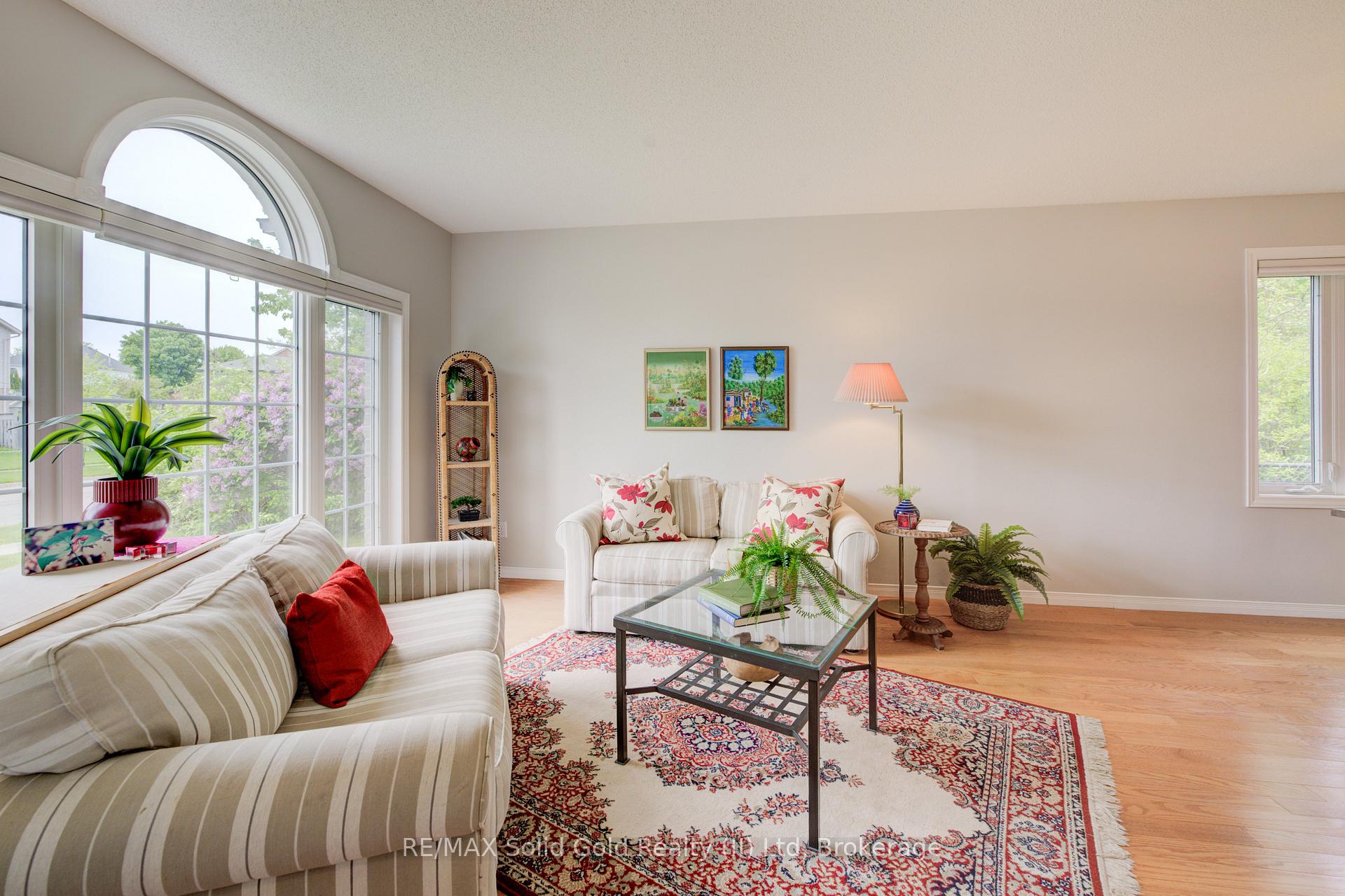 Photo 5 of 146 Westforest Trail, Kitchener — HOMEH