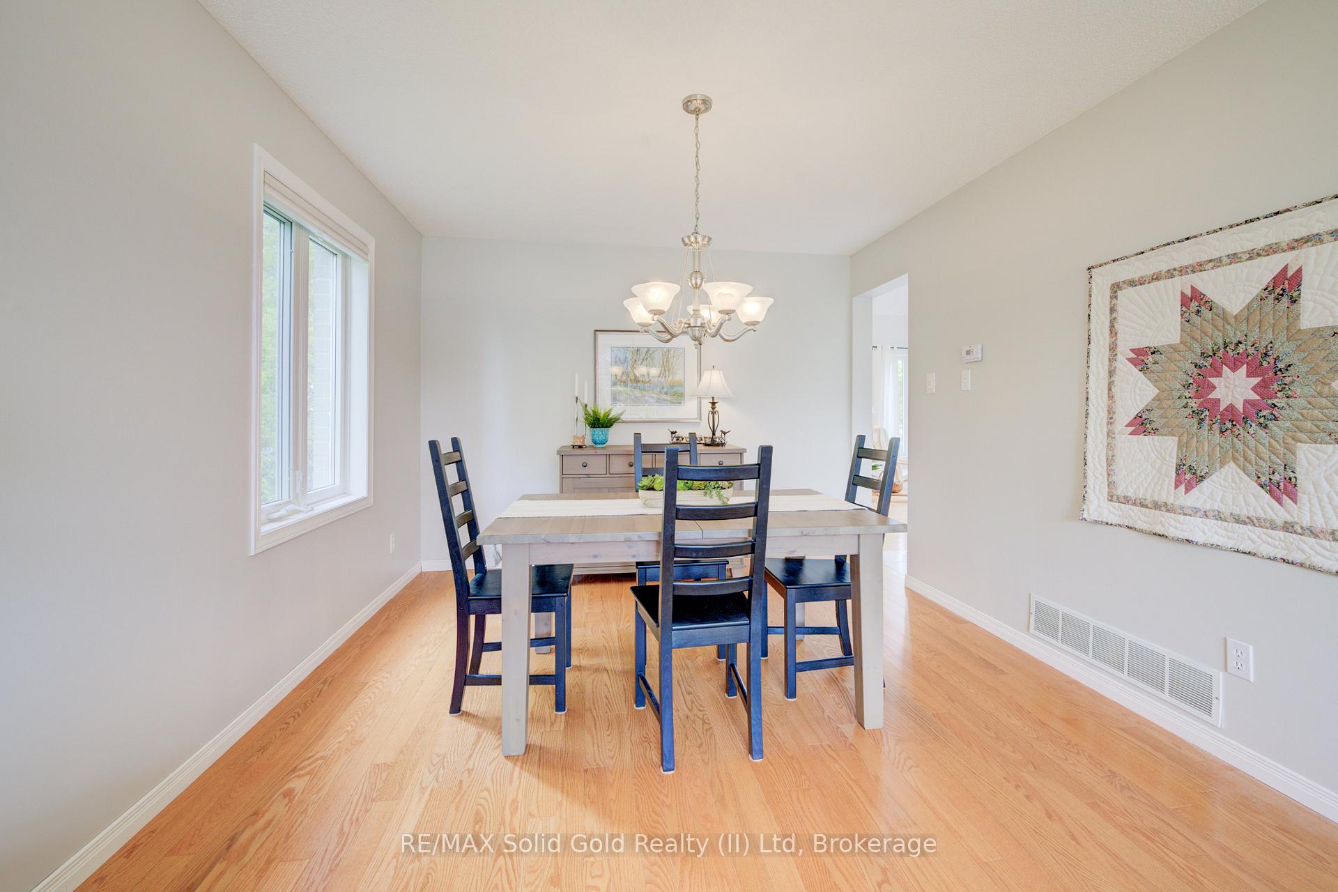 Photo 7 of 146 Westforest Trail, Kitchener — HOMEH
