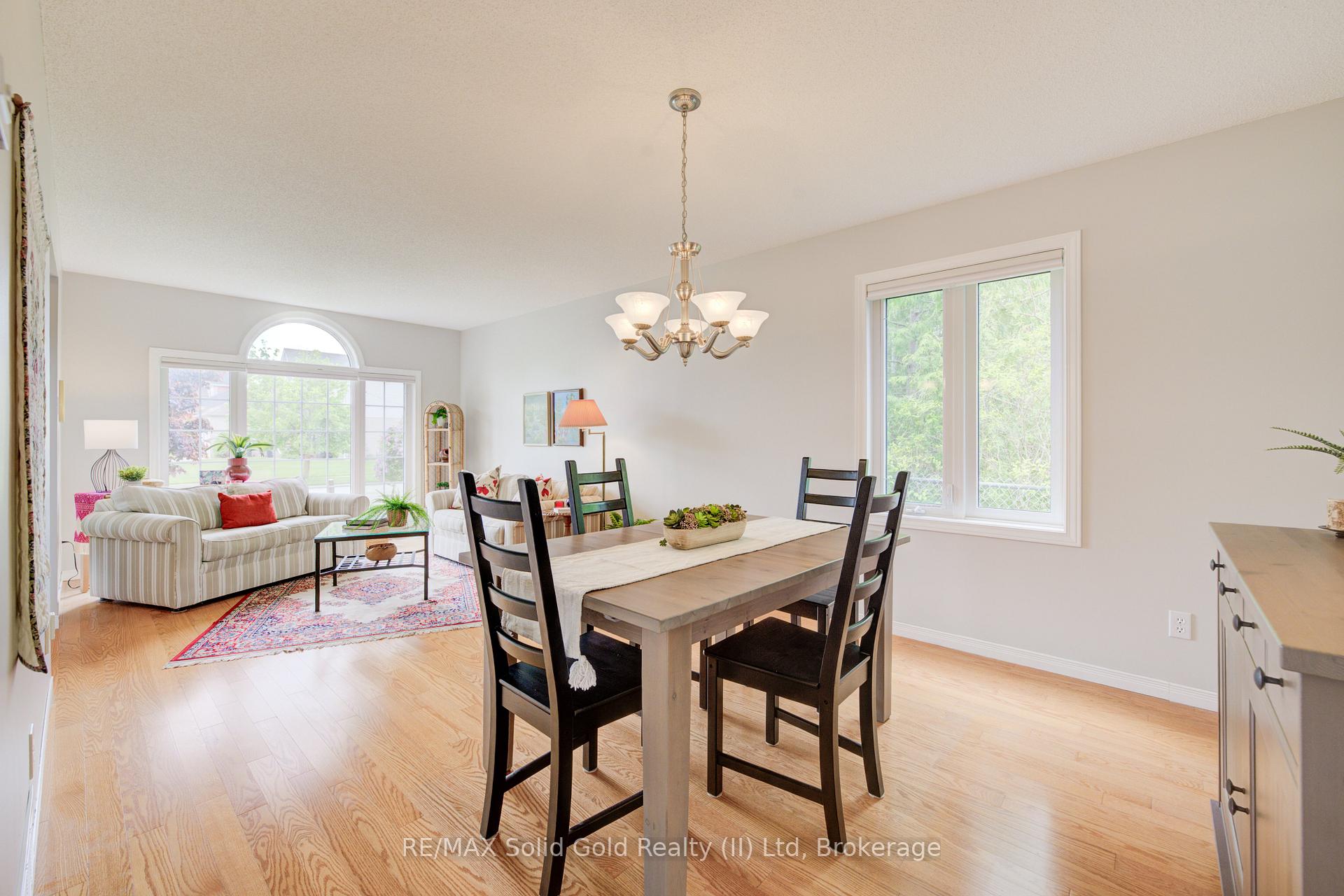 Photo 8 of 146 Westforest Trail, Kitchener — HOMEH