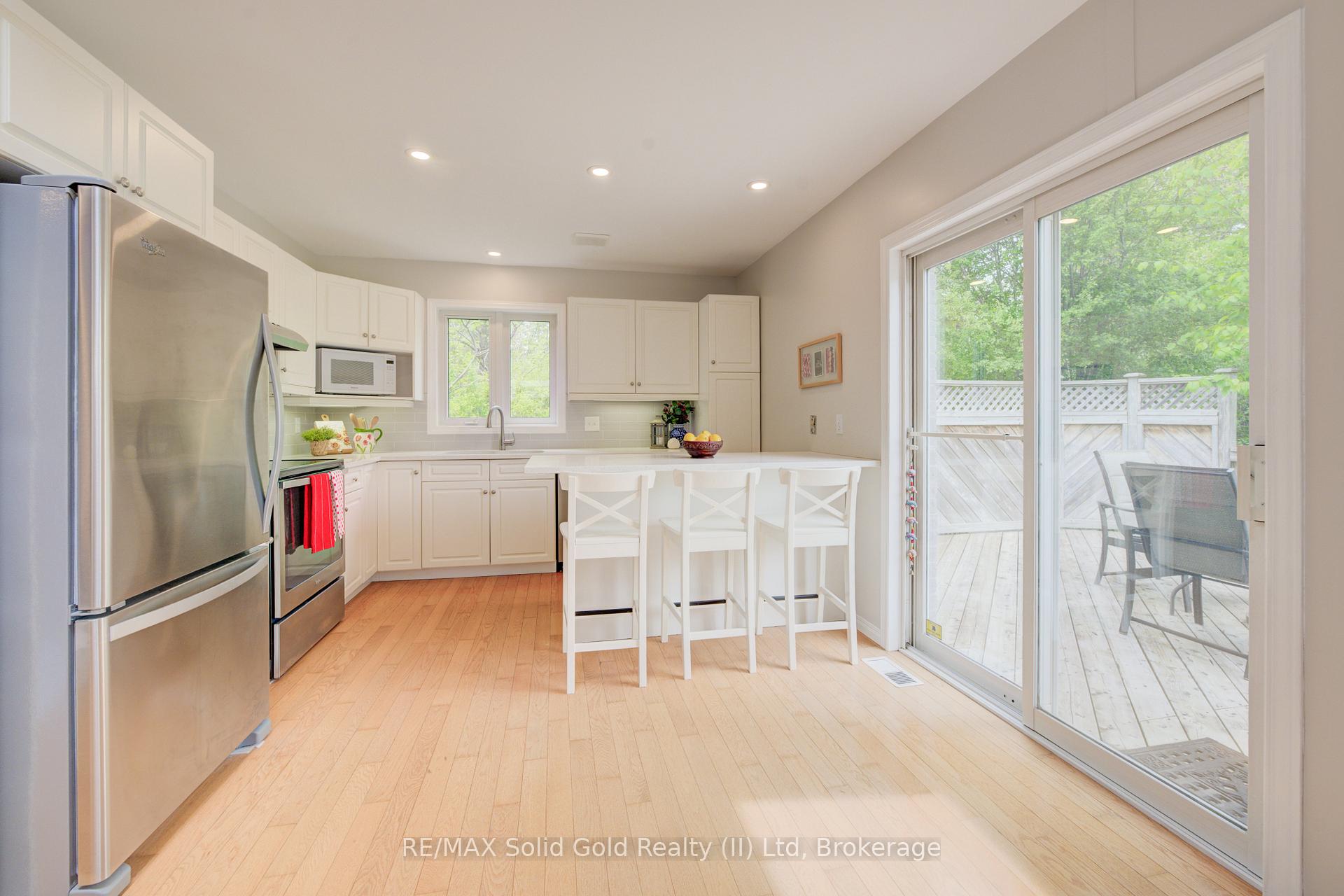 Photo 11 of 146 Westforest Trail, Kitchener — HOMEH