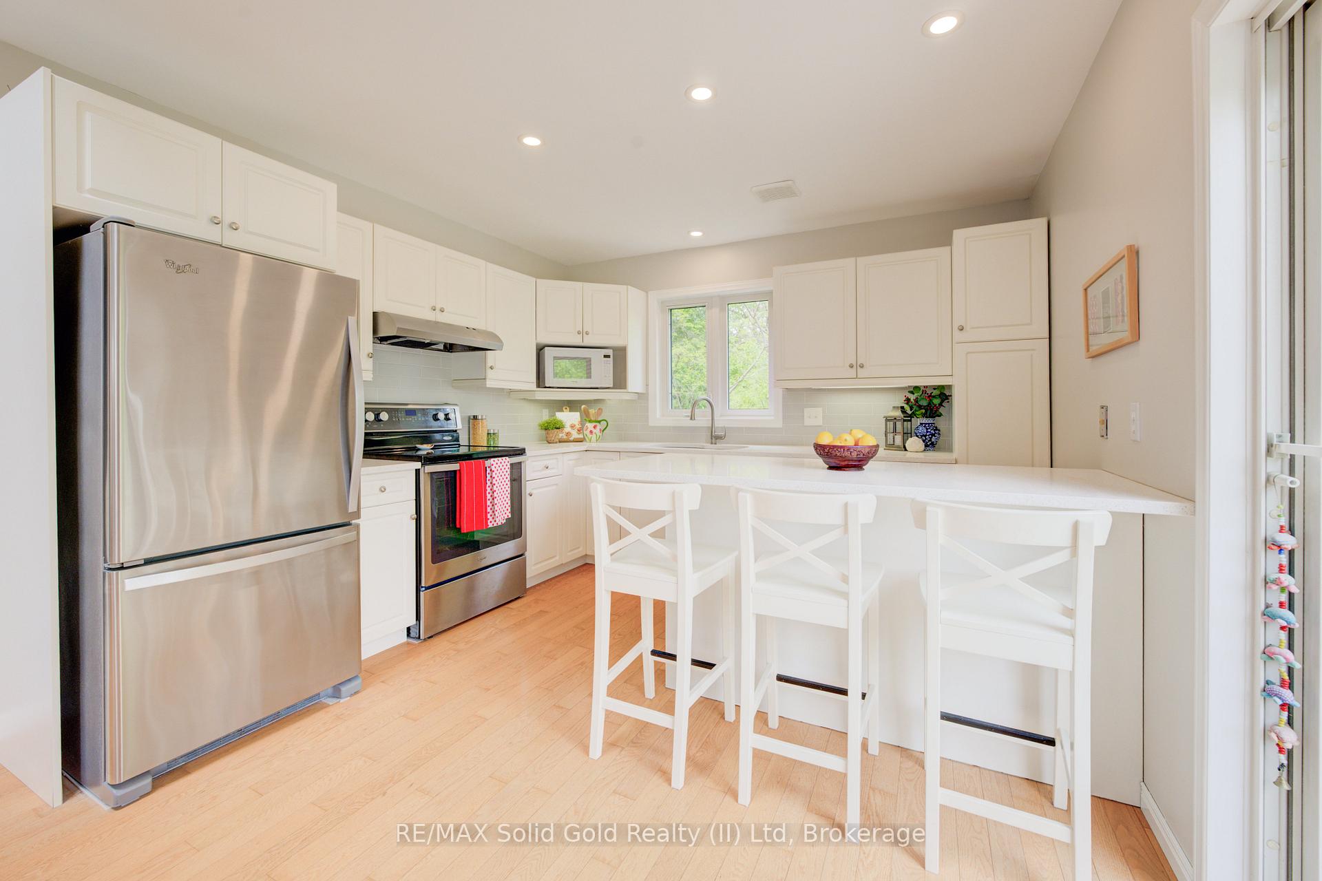 Photo 12 of 146 Westforest Trail, Kitchener — HOMEH