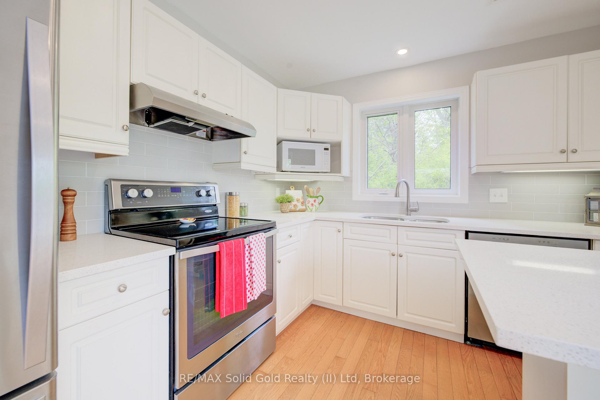 Photo 13 of 146 Westforest Trail, Kitchener — HOMEH