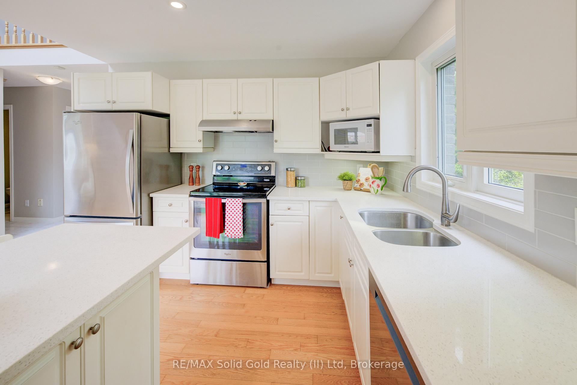Photo 15 of 146 Westforest Trail, Kitchener — HOMEH