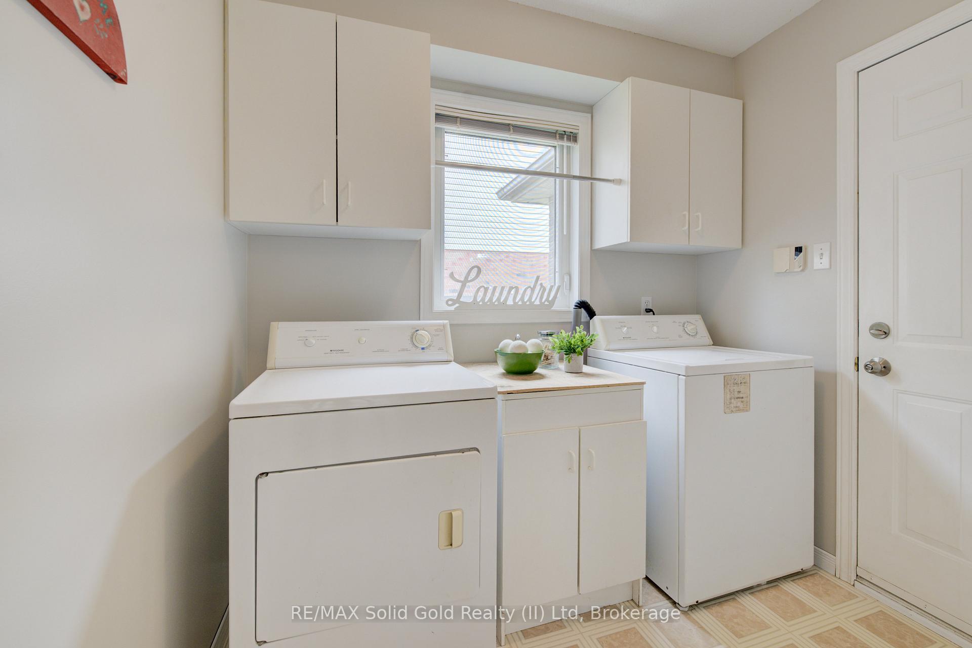 Photo 16 of 146 Westforest Trail, Kitchener — HOMEH
