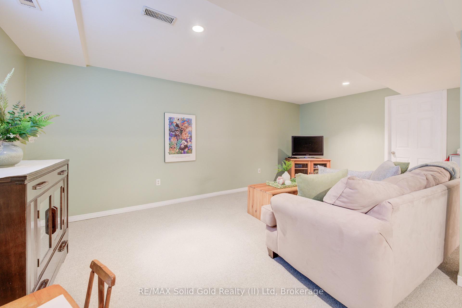 Photo 31 of 146 Westforest Trail, Kitchener — HOMEH