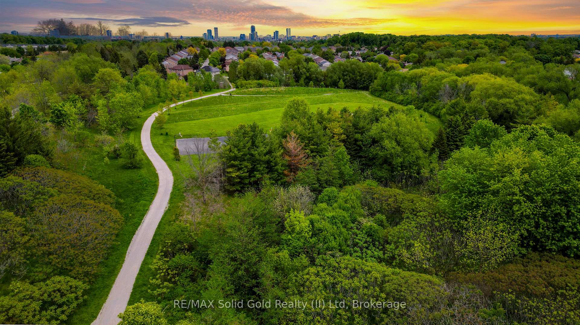 Photo 42 of 146 Westforest Trail, Kitchener — HOMEH