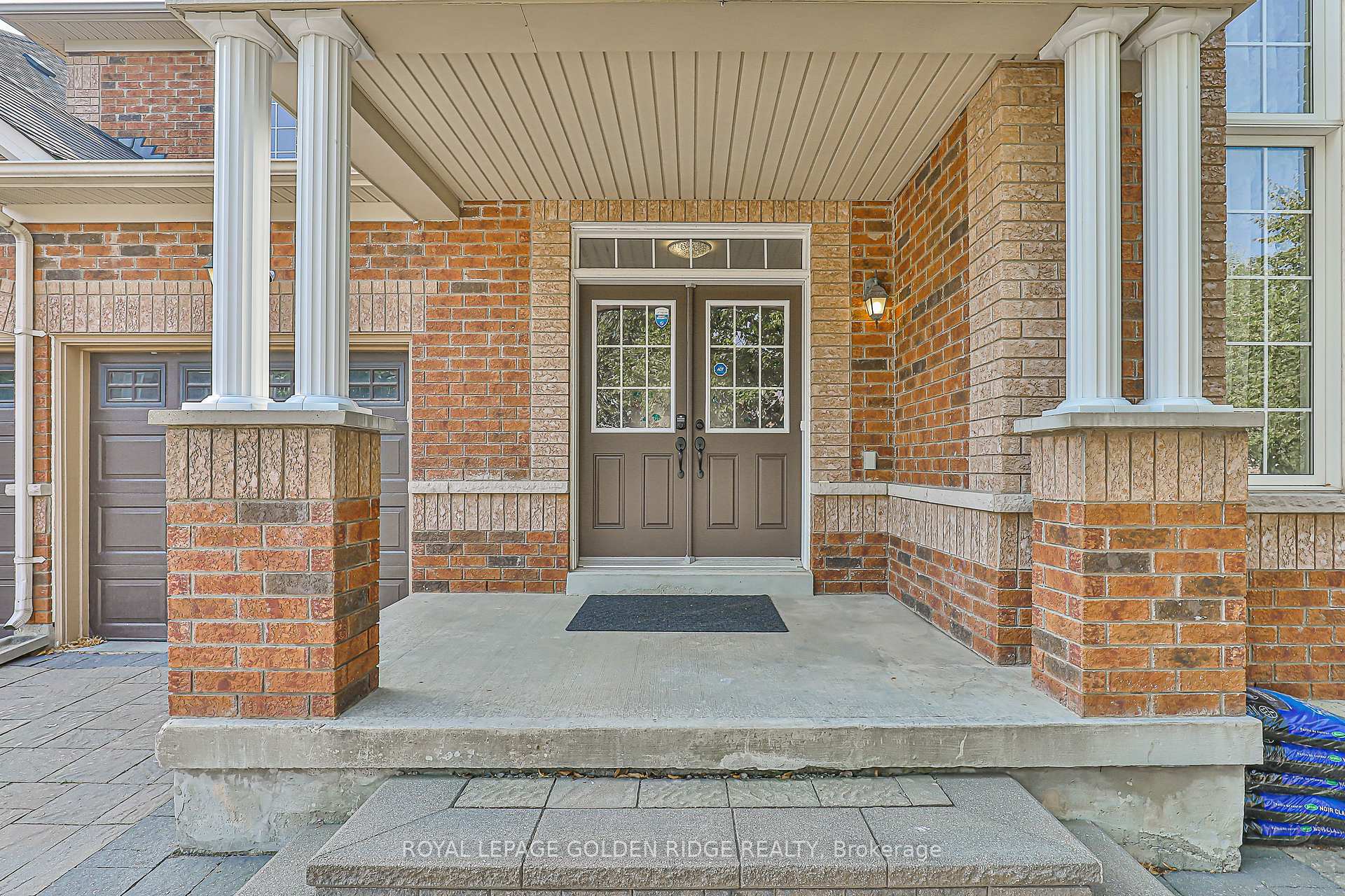Photo 2 of 12 Golden Meadow Drive, Markham, Wismer — HOMEH