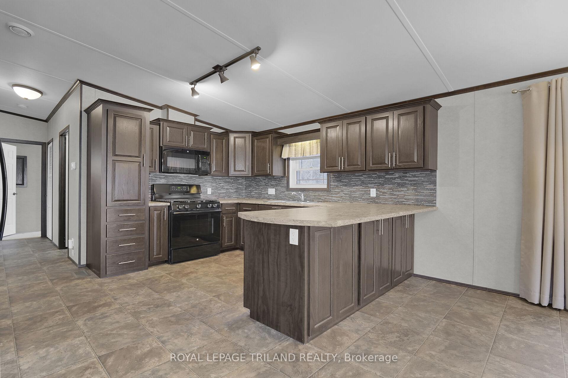 Photo 7 of Unit 163, 22790 Amiens Road, Middlesex Centre, Rural Middlesex Centre — HOMEH
