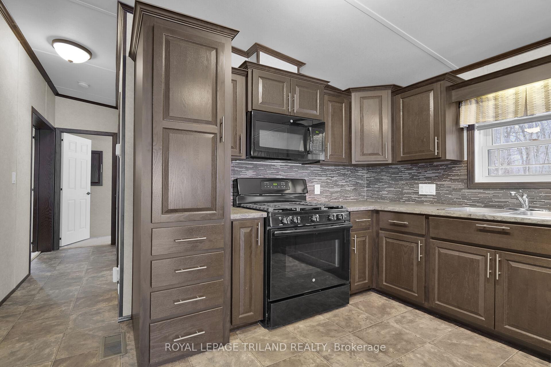 Photo 9 of Unit 163, 22790 Amiens Road, Middlesex Centre, Rural Middlesex Centre — HOMEH