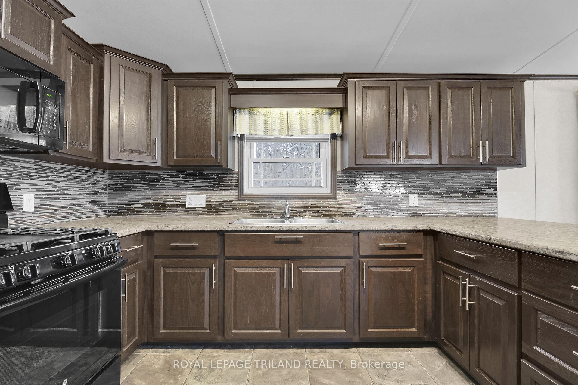 Photo 10 of Unit 163, 22790 Amiens Road, Middlesex Centre, Rural Middlesex Centre — HOMEH