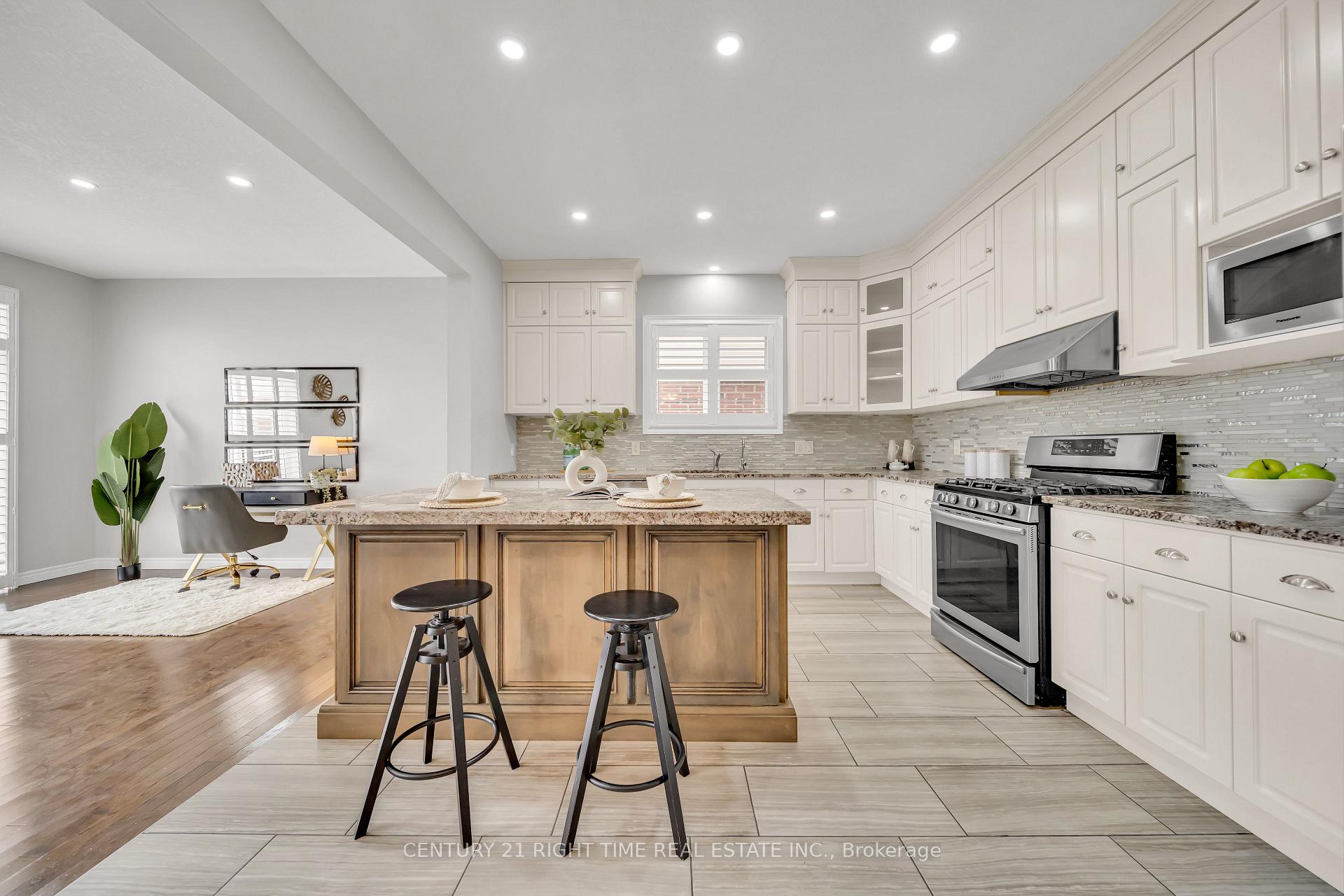 Photo 13 of 11 Willowrun Drive, Kitchener, Grand River South — HOMEH