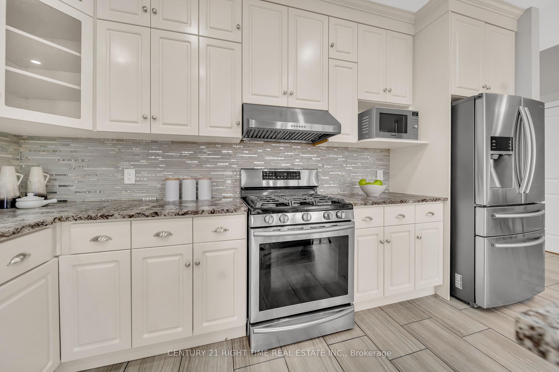 Photo 16 of 11 Willowrun Drive, Kitchener, Grand River South — HOMEH