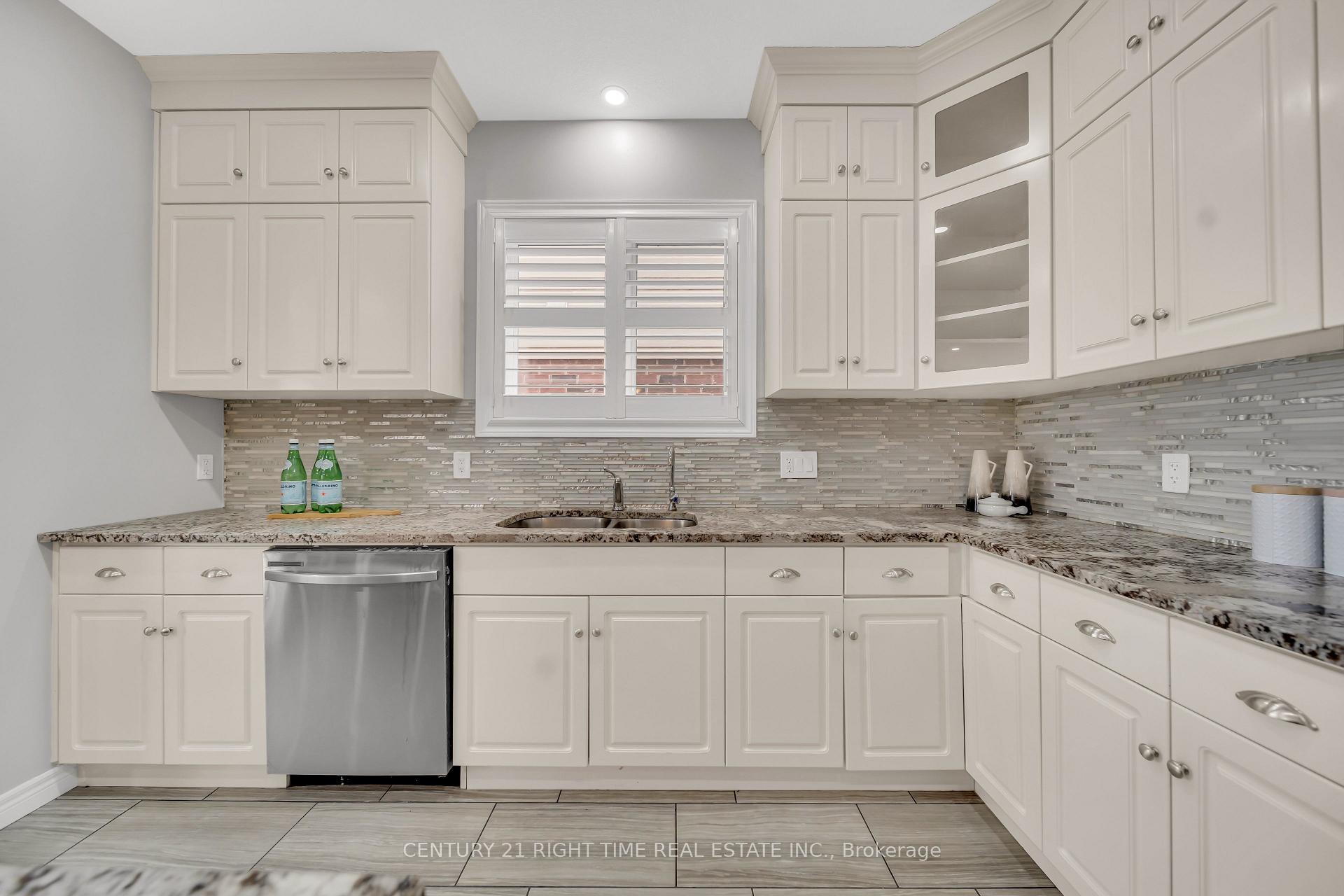 Photo 17 of 11 Willowrun Drive, Kitchener, Grand River South — HOMEH