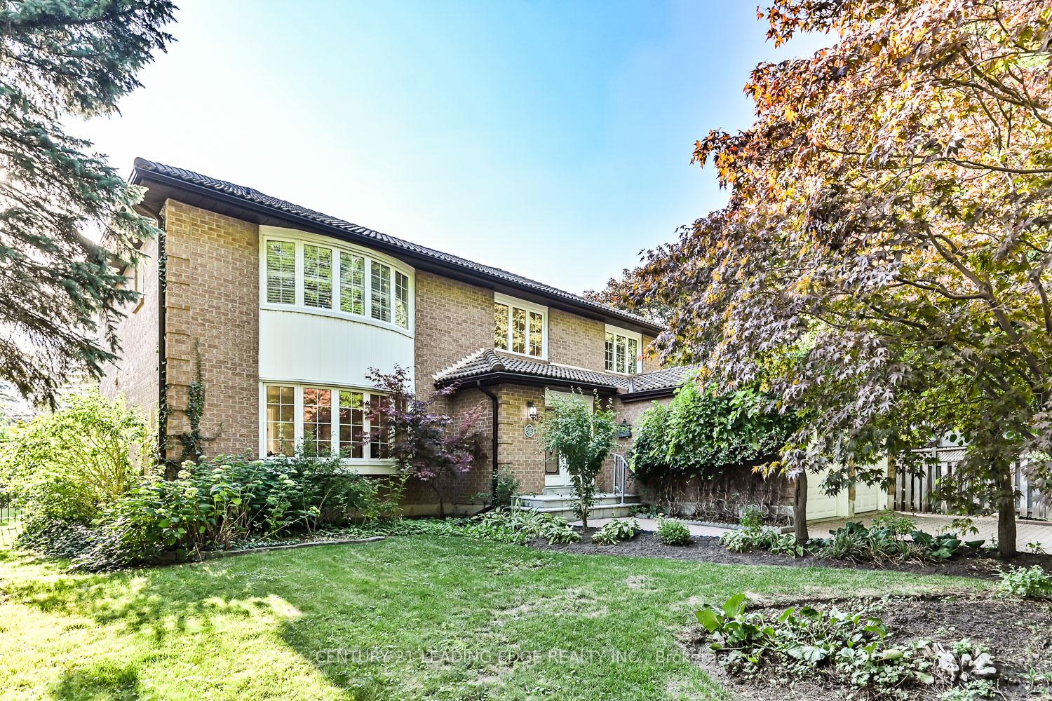 Photo 2 of 32 Addington Square, Markham, Unionville — HOMEH