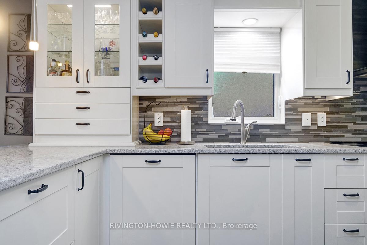 Photo 19 of 40 Rowe Drive, Ottawa, Kanata - Katimavik — HOMEH