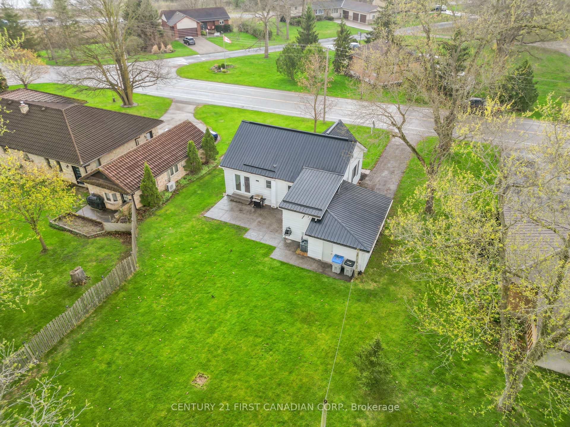 Photo 4 of 24342 Poplar Hill Road, Middlesex Centre, Poplar Hill — HOMEH