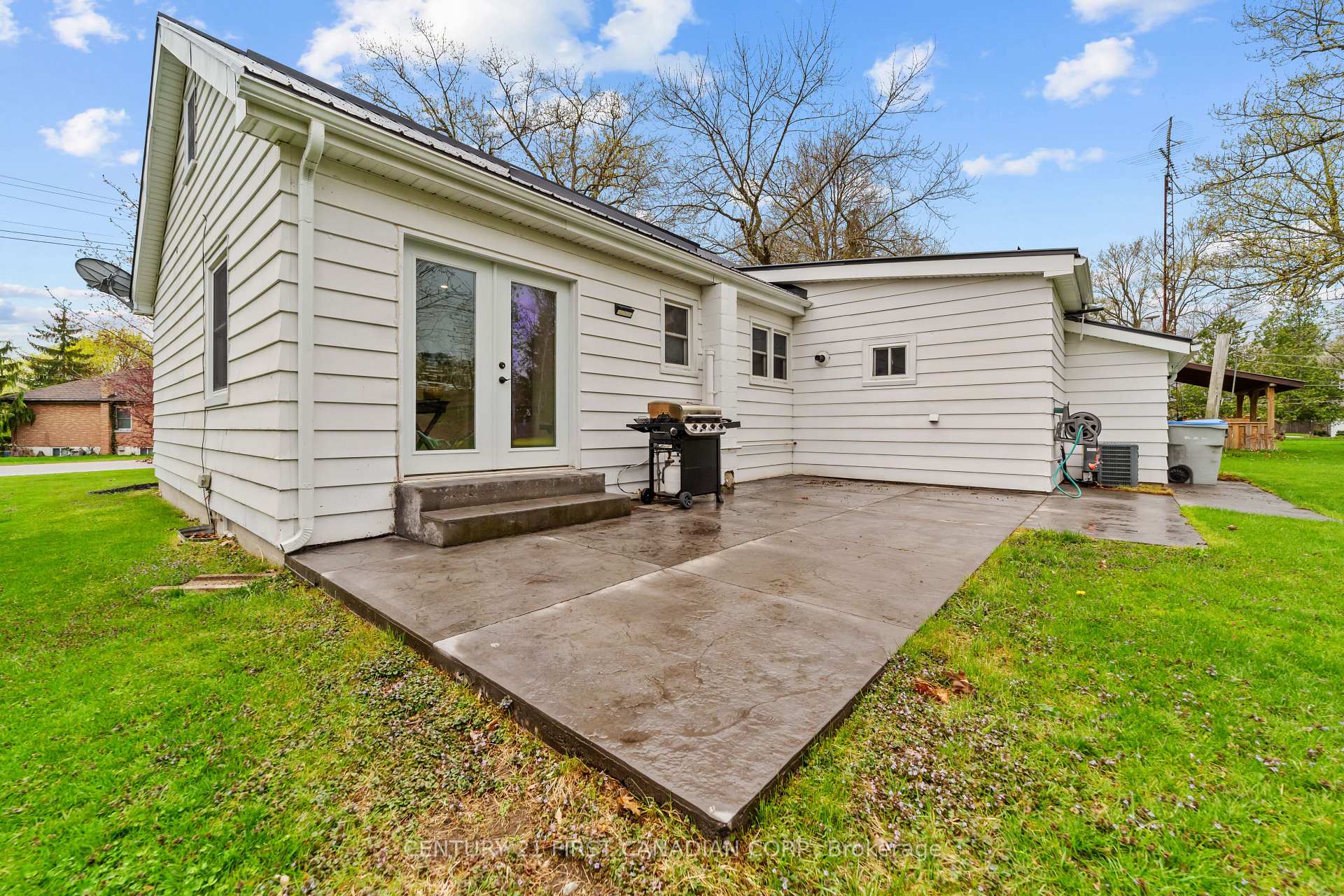 Photo 7 of 24342 Poplar Hill Road, Middlesex Centre, Poplar Hill — HOMEH