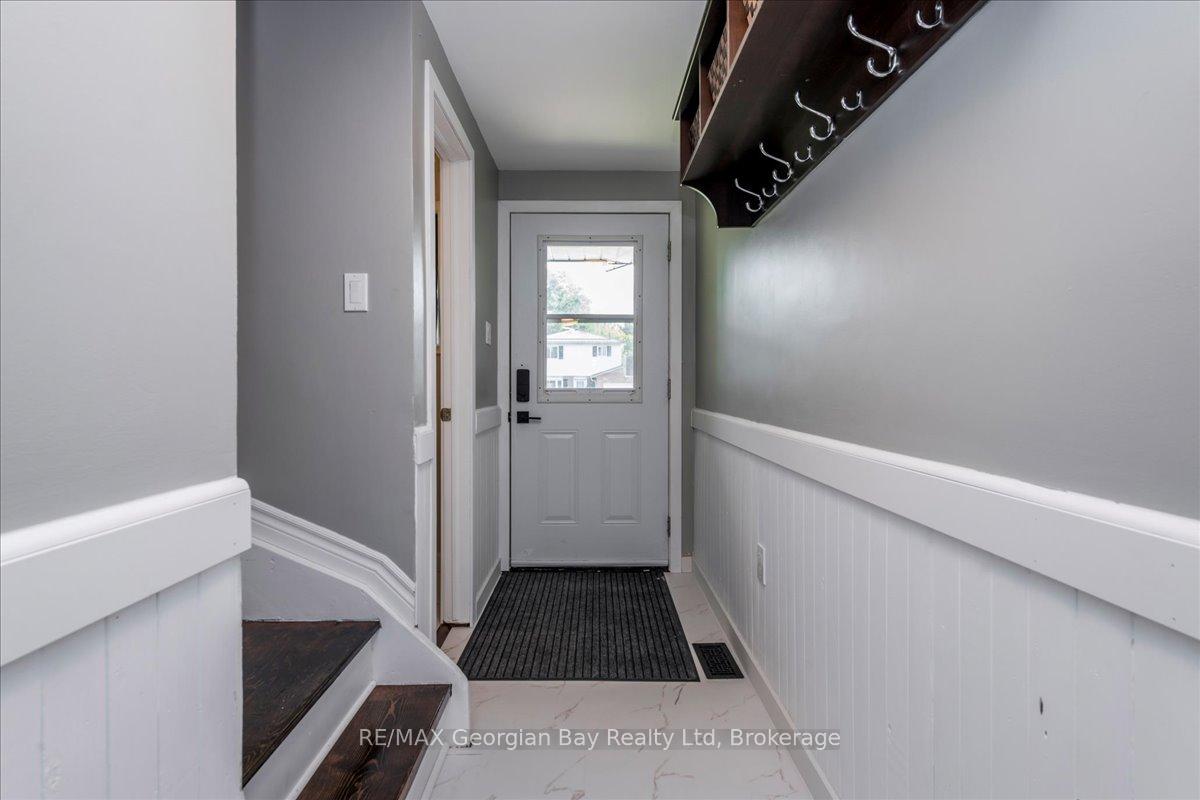 Photo 2 of 340 Rose Crescent, Midland — HOMEH