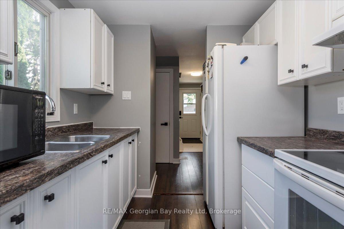 Photo 3 of 340 Rose Crescent, Midland — HOMEH