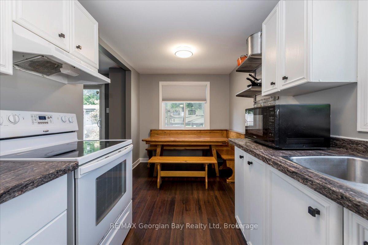 Photo 4 of 340 Rose Crescent, Midland — HOMEH