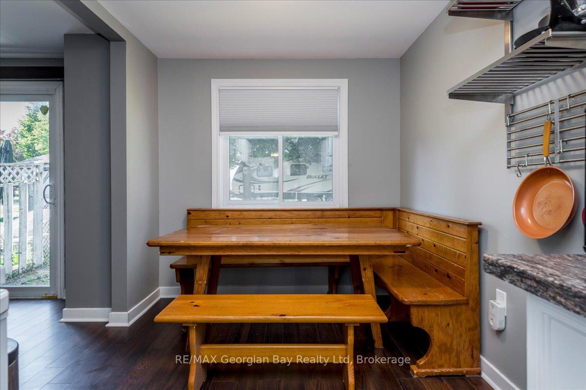 Photo 5 of 340 Rose Crescent, Midland — HOMEH