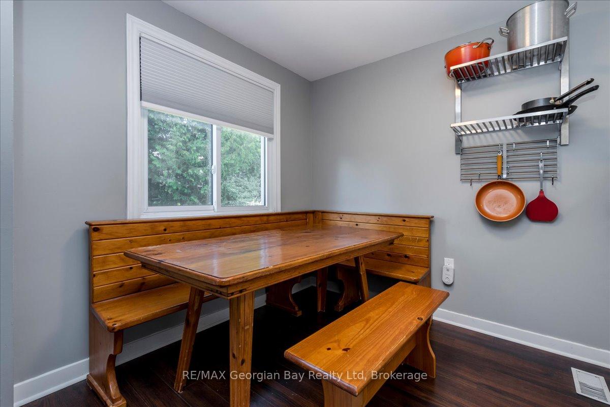Photo 6 of 340 Rose Crescent, Midland — HOMEH